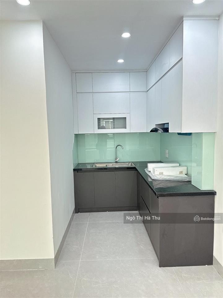 12.5tỷ có nhà thang máy  50m x 5 tầng  oto  gần cầu vĩnh tuy  nhà mới tinh