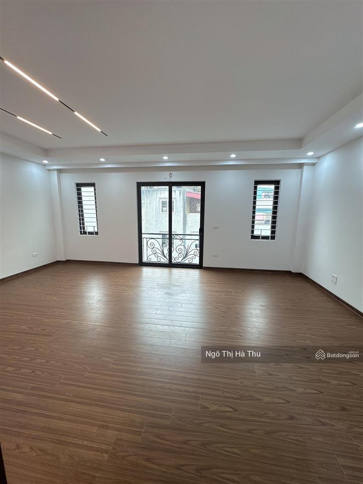 12.5tỷ có nhà thang máy  50m x 5 tầng  oto  gần cầu vĩnh tuy  nhà mới tinh