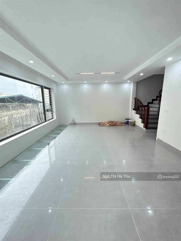 12.5tỷ có nhà thang máy  50m x 5 tầng  oto  gần cầu vĩnh tuy  nhà mới tinh