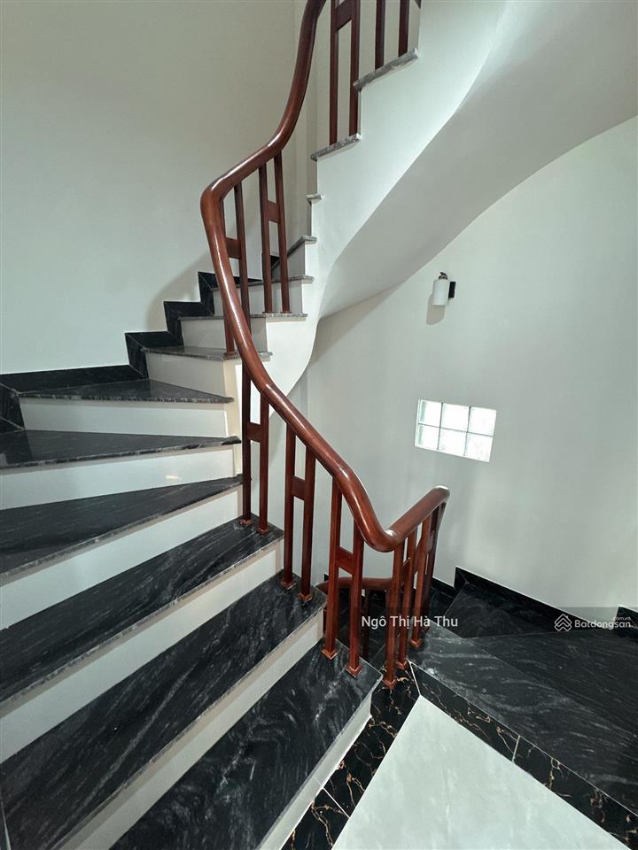 12.5tỷ có nhà thang máy  50m x 5 tầng  oto  gần cầu vĩnh tuy  nhà mới tinh