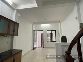 Nhỉnh 4 tỷ có nhà dân xây đầu phố bắc cầu  ngõ oto  45m x 3 tầng.