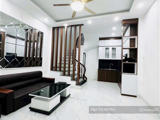 Cần bán nhà 5 tầng mới kính koong trong đê ngọc thụy nhà mới thoáng sáng ở sướng