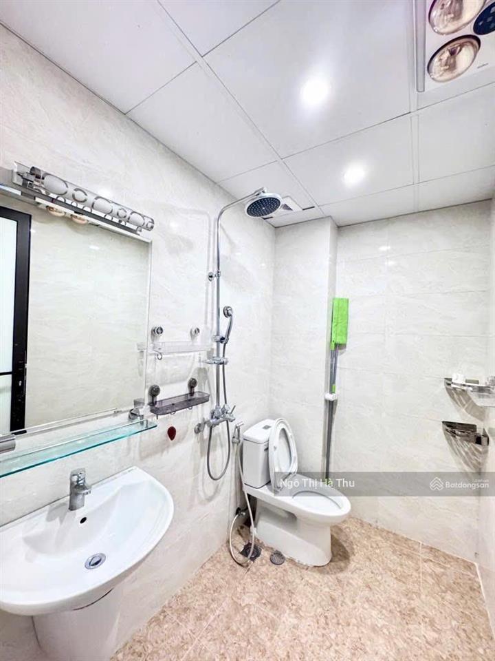 Bán nhà hoa lâm long biên diện tích 30m xây 5 tầng kiên cố full nội thất