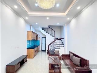 Bán nhà hoa lâm long biên diện tích 30m xây 5 tầng kiên cố full nội thất