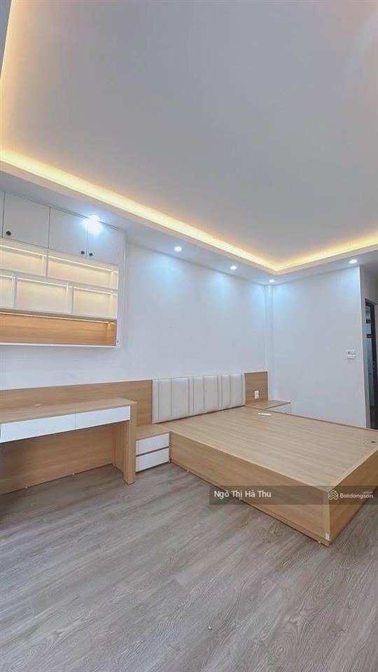 Nhỉnh 14 tỷ có nhà thang máy  full nội thất mới kính kong  hoàng như tiếp  long biên.