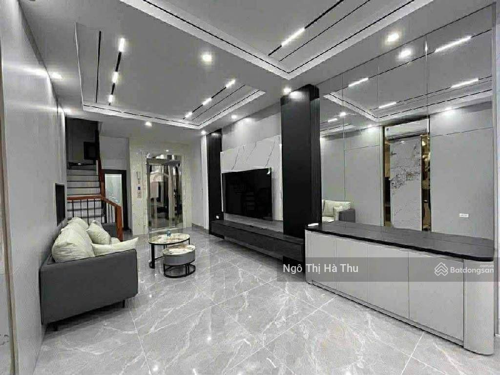 Nhỉnh 14 tỷ có nhà thang máy  full nội thất mới kính kong  hoàng như tiếp  long biên.