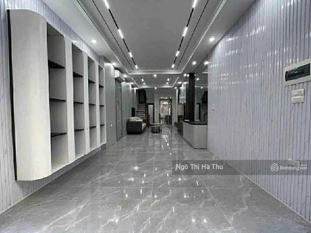 Nhỉnh 14 tỷ có nhà thang máy  full nội thất mới kính kong  hoàng như tiếp  long biên.