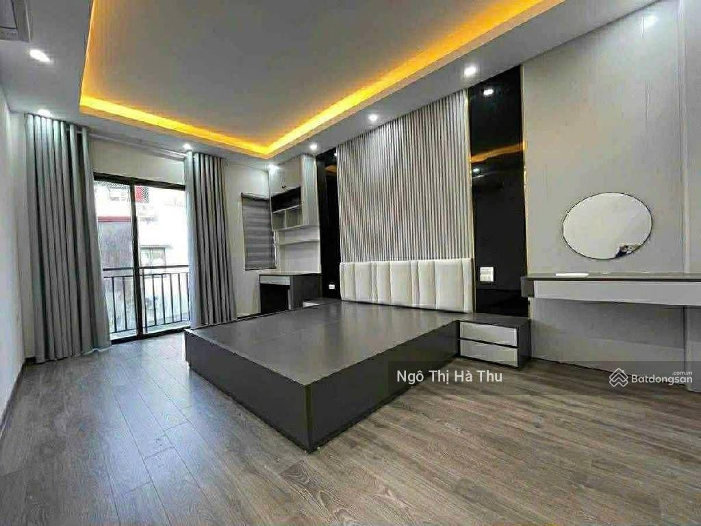 Nhỉnh 14 tỷ có nhà thang máy  full nội thất mới kính kong  hoàng như tiếp  long biên.