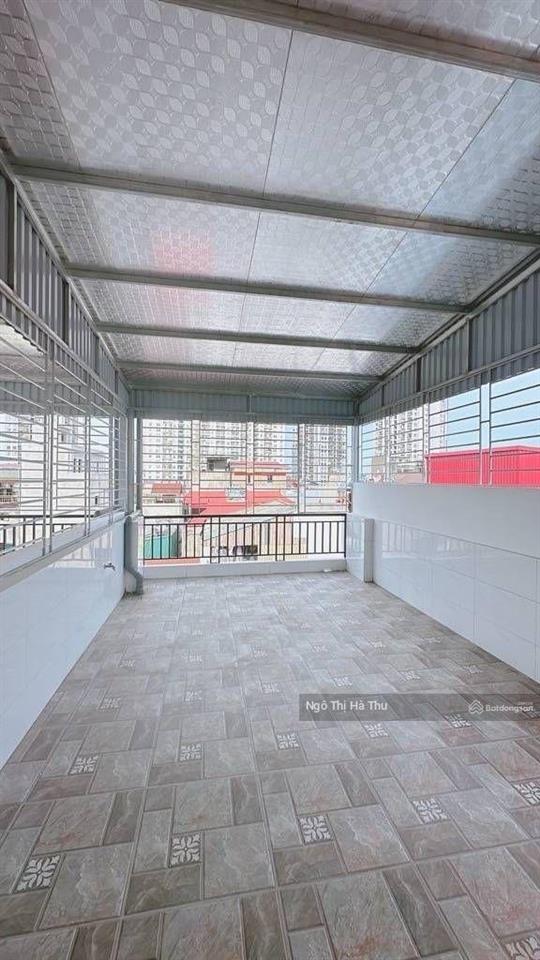 Nhỉnh 14 tỷ có nhà thang máy  full nội thất mới kính kong  hoàng như tiếp  long biên.