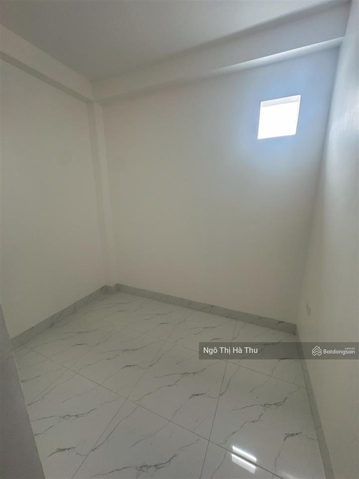 8.6 tỷ có nhà mới tinh  42m x 5 tầng phố gia quất  bồ đề  long biên.
