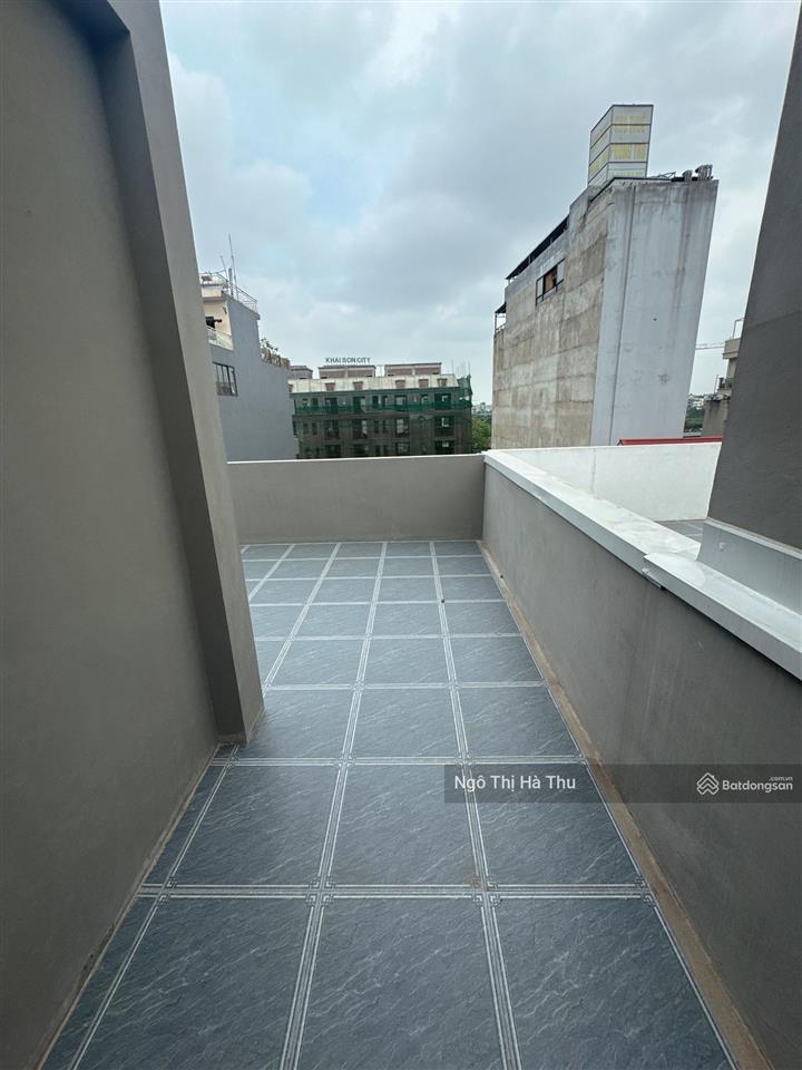 8.6 tỷ có nhà mới tinh  42m x 5 tầng phố gia quất  bồ đề  long biên.