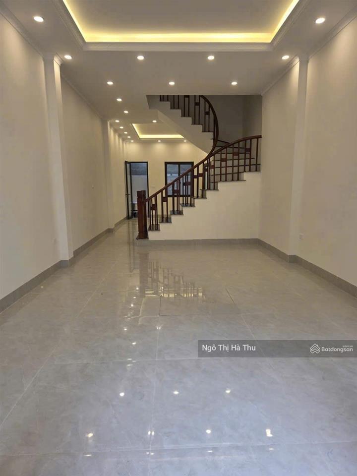 9.x tỷ nhà 65m2 5 tầng 6 ngủ ô tô đỗ cổng rẻ nhất long biên