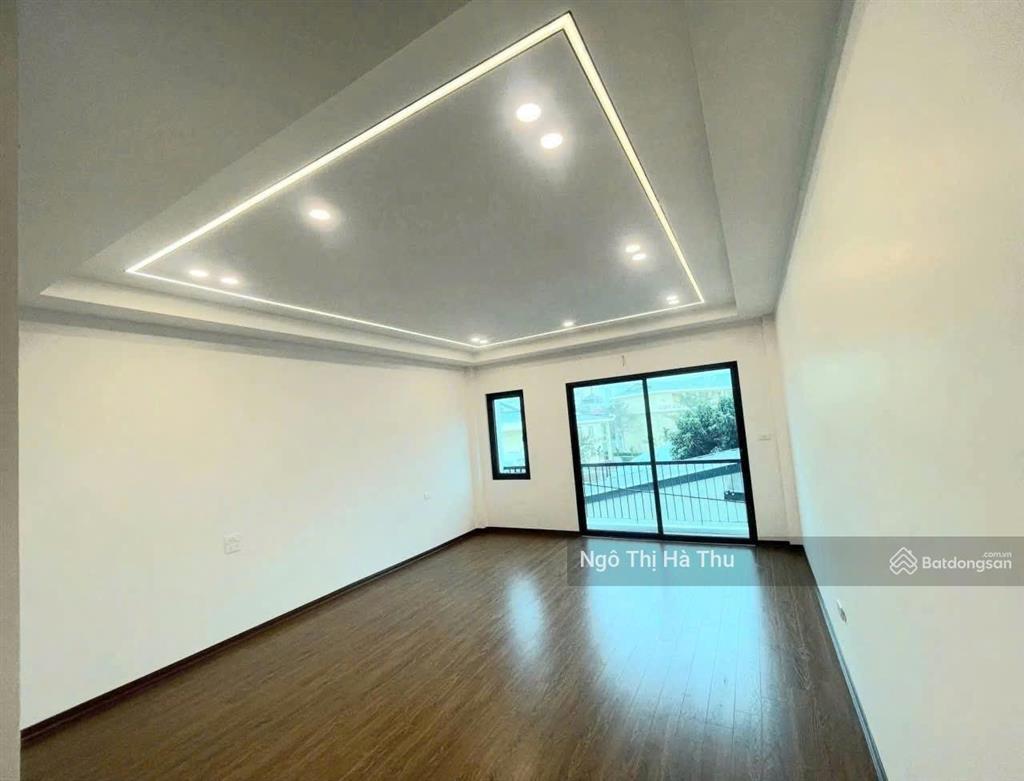9.x tỷ nhà 65m2 5 tầng 6 ngủ ô tô đỗ cổng rẻ nhất long biên