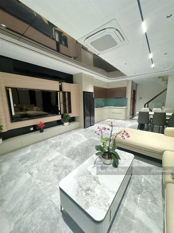 Bán nhà nguyễn văn cừ  khu vip nhất long biên  50m x 6 tầng thang máy  full nội thất cao cấp