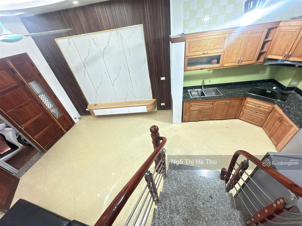 Bán gấp nhà ngọc thuỵ 30m x 5 tầng  7.x tỷ
