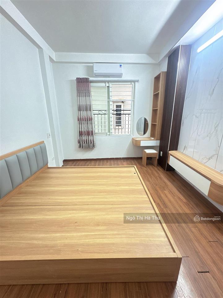 Bán gấp nhà ngọc thuỵ 30m x 5 tầng  7.x tỷ