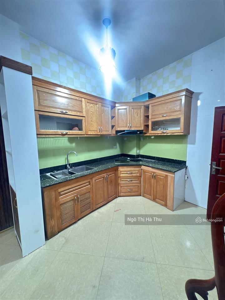 Bán gấp nhà ngọc thuỵ 30m x 5 tầng  7.x tỷ