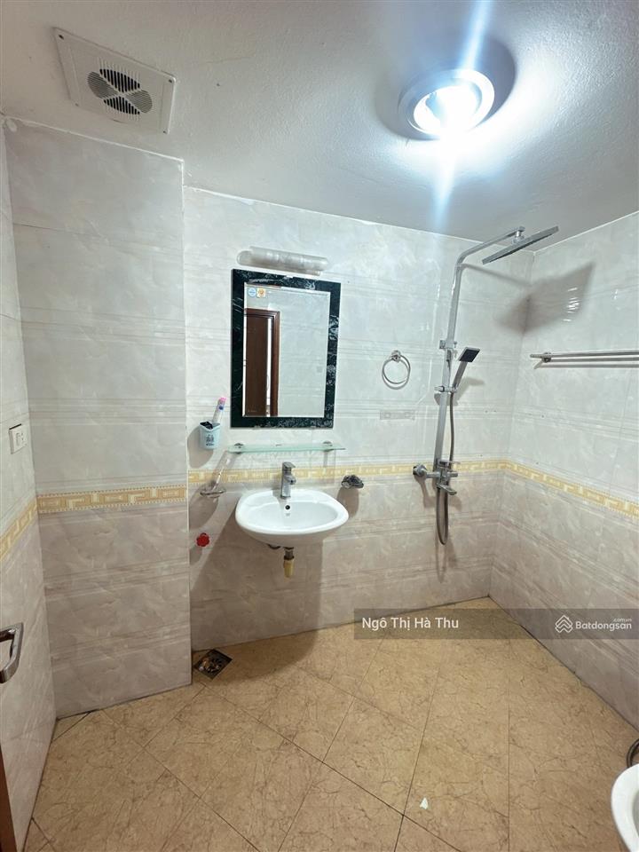 Bán gấp nhà ngọc thuỵ 30m x 5 tầng  7.x tỷ