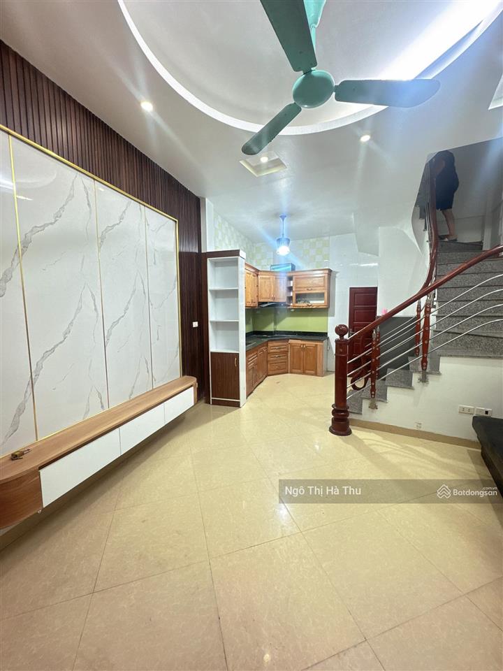 Bán gấp nhà ngọc thuỵ 30m x 5 tầng  7.x tỷ