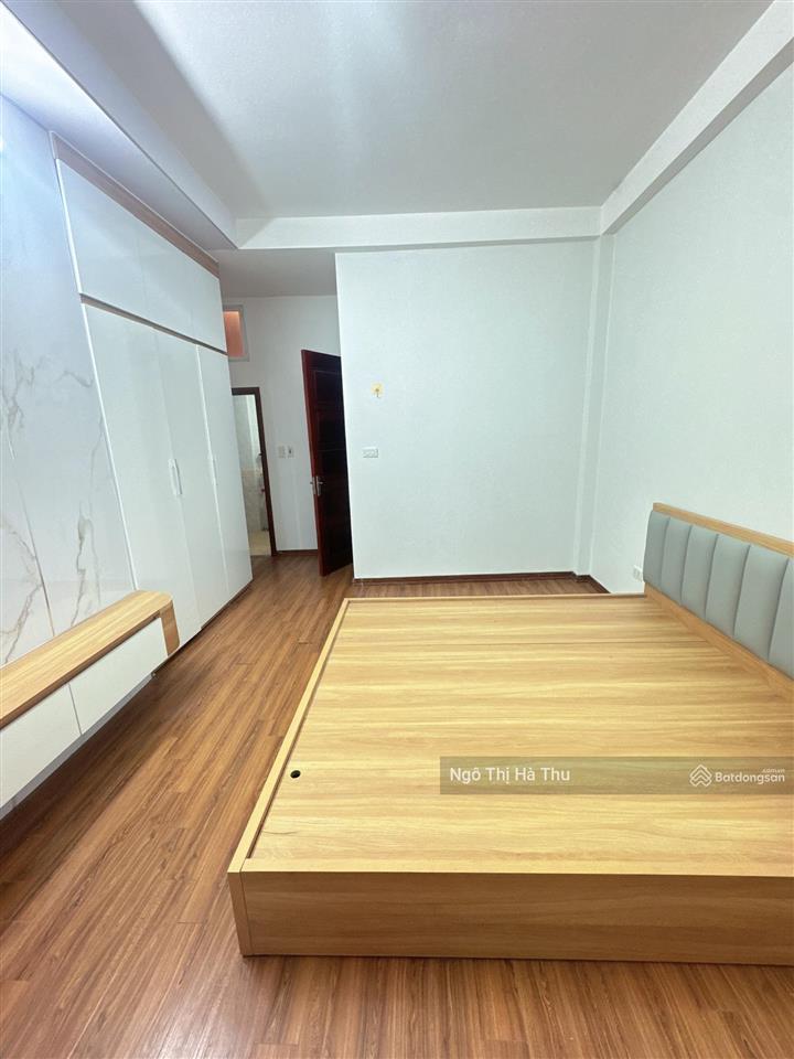 Bán gấp nhà ngọc thuỵ 30m x 5 tầng  7.x tỷ