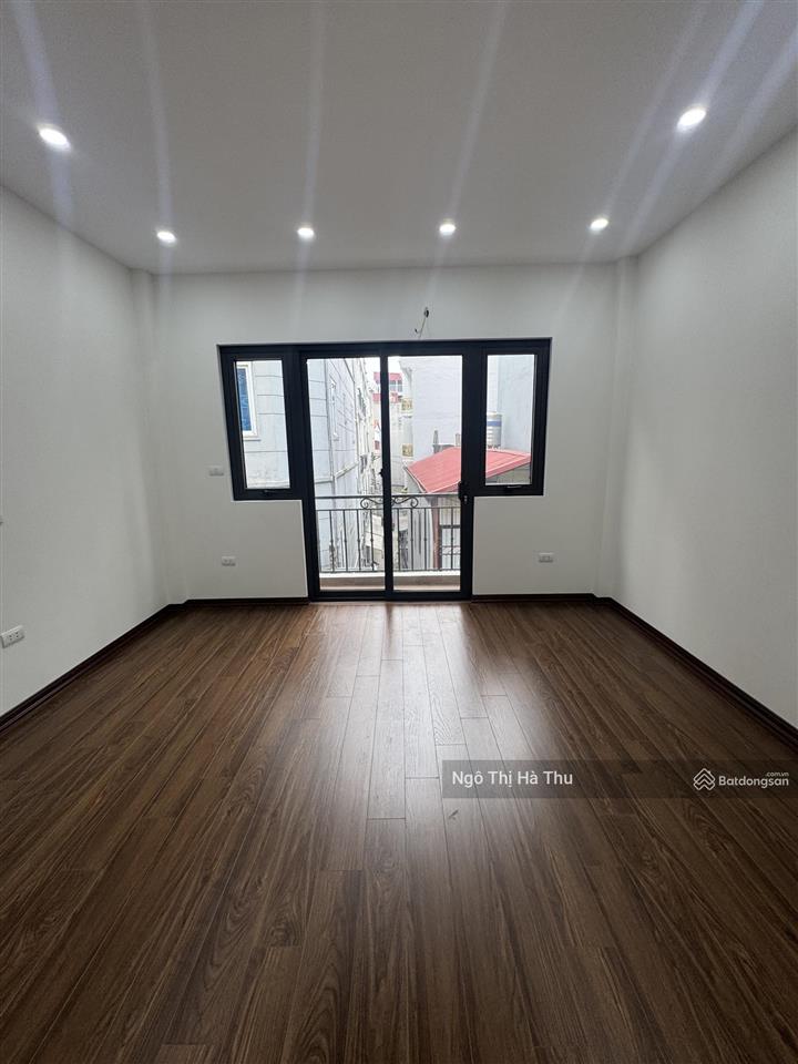 9.x tỷ có nhà ngọc thuỵ mới tinh 65m x 5 phòng ngủ rộng  2 thoáng vĩnh viễn  ở ngay