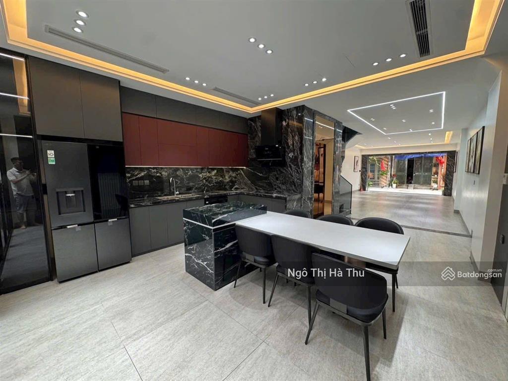 Nhà đẹp long biên  ngô gia tự 110m x 6 tầng thang máy  full đồ về ở ngay