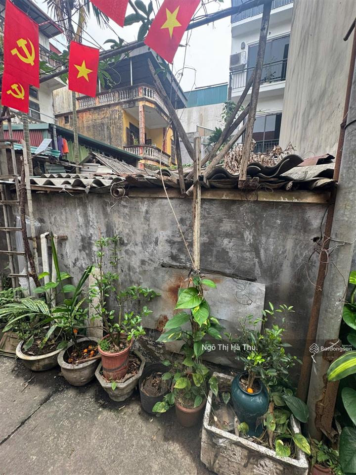 Bán đất gần ngọc lâm giá chỉ 5.x tỷ  anh tôi nhờ bán kín hàng đẹp  gần 40m  mt rộng