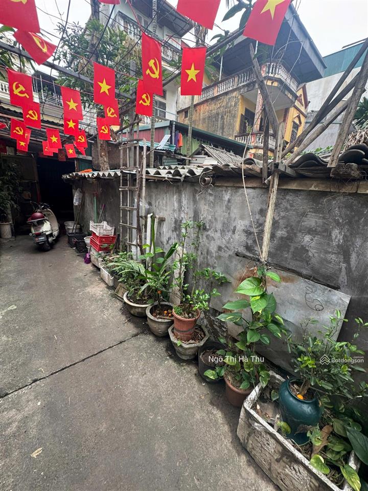 Bán đất gần ngọc lâm giá chỉ 5.x tỷ  anh tôi nhờ bán kín hàng đẹp  gần 40m  mt rộng