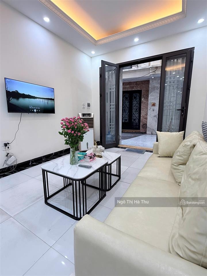 Bán nhà ngọc thụy ô tô đỗ cửa full nội thất gần 40m x 5 tầng 6.9 tỷ  ở ngay