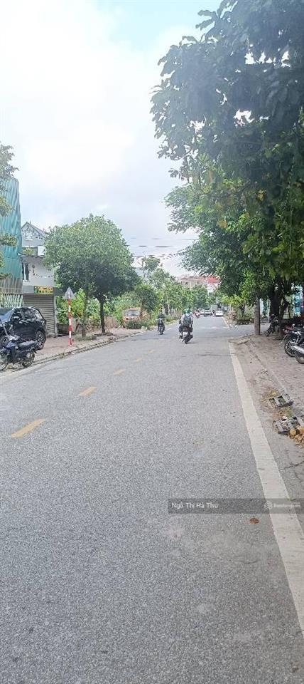 94 mét đất có vỉa hè  gần khu tái định cư cự khối  kinh doanh đỉnh cao  3 làn xe oto tránh