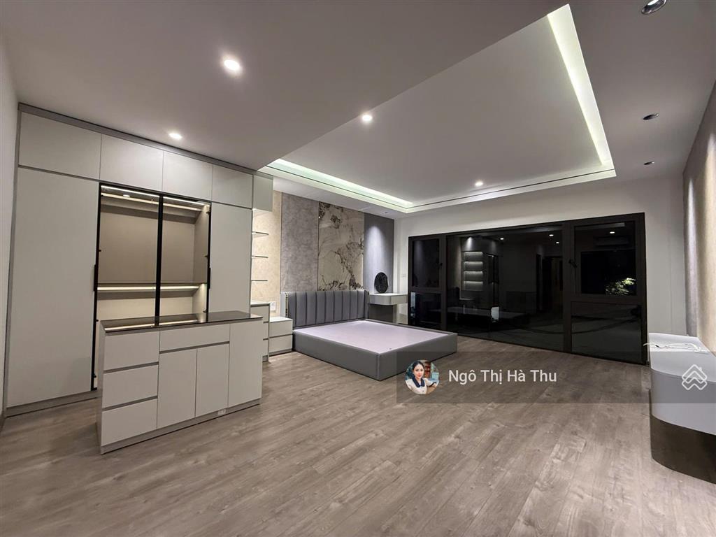 Chị tôi có căn nhà ở gần chợ thạch bàn cần bán gấp  nhà dân xây  4 phòng ngủ  cần bán nhanh