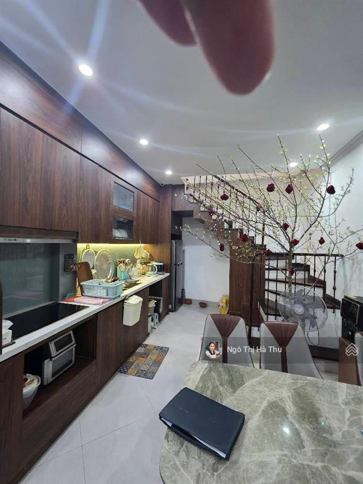Nhà đẹp ngọc thuỵ  4 ngủ 6 tầng thang máy chờ  gara ô tô kinh doanh  ở ngay