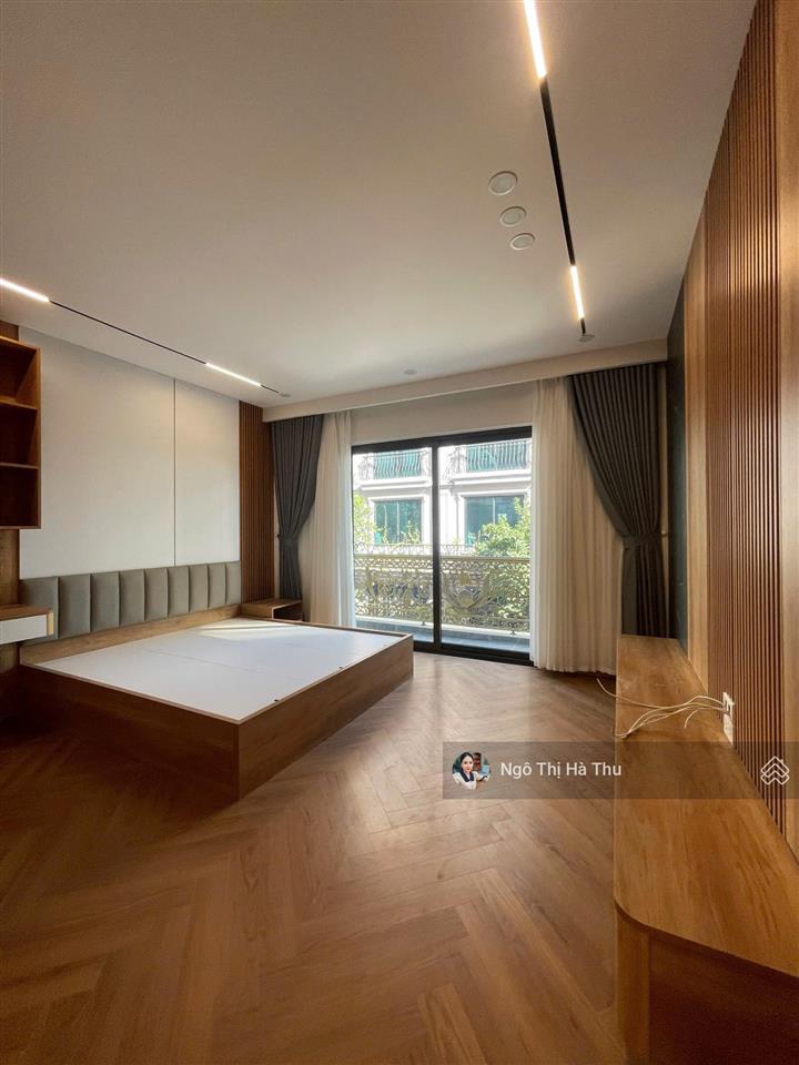 Siêu phẩm mặt đường vỉa hè rộng thang máy full nội thất long biên