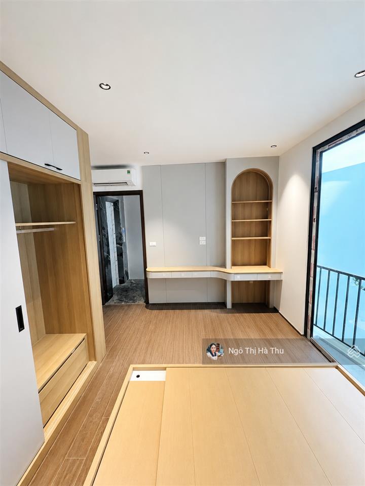 Nhà mới tinh thang máy ngọc thụy giá chỉ 9.5 tỷ