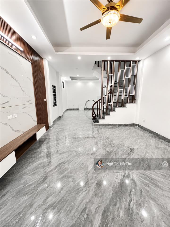 Cắt lỗ 1 tỷ để bán gấp nhà đức giang 65m x 5 tầng  tổng 5 ngủ rộng  ngõ oto sát nhà  giá đt  f0
