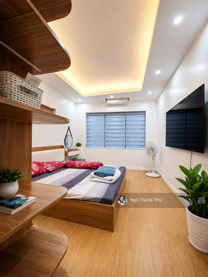Bán gấp nhà dân xây phố gia quất  bồ đề  long biên. 40m x 5 tầng  7,x tỷ