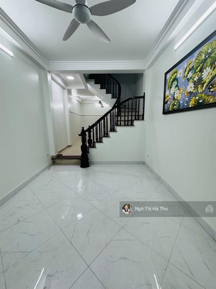 Bán gấp nhà dân xây phố gia quất  bồ đề  long biên. 40m x 5 tầng  7,x tỷ