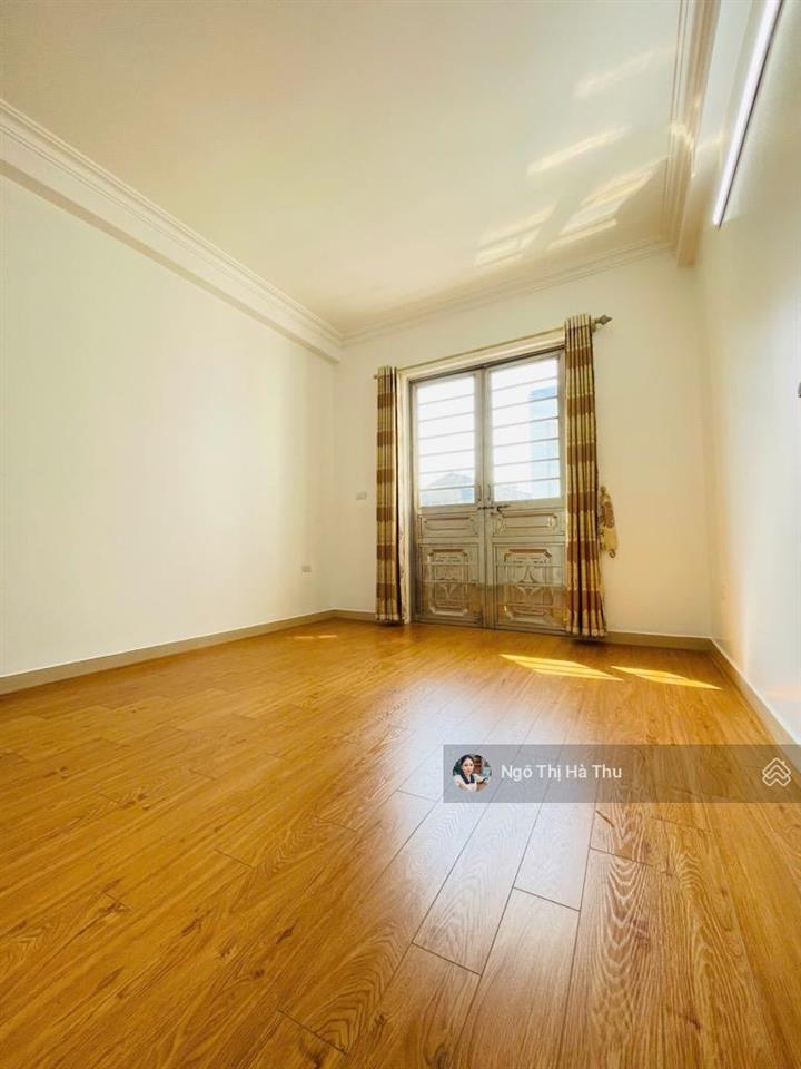 Bán gấp nhà dân xây phố gia quất  bồ đề  long biên. 40m x 5 tầng  7,x tỷ