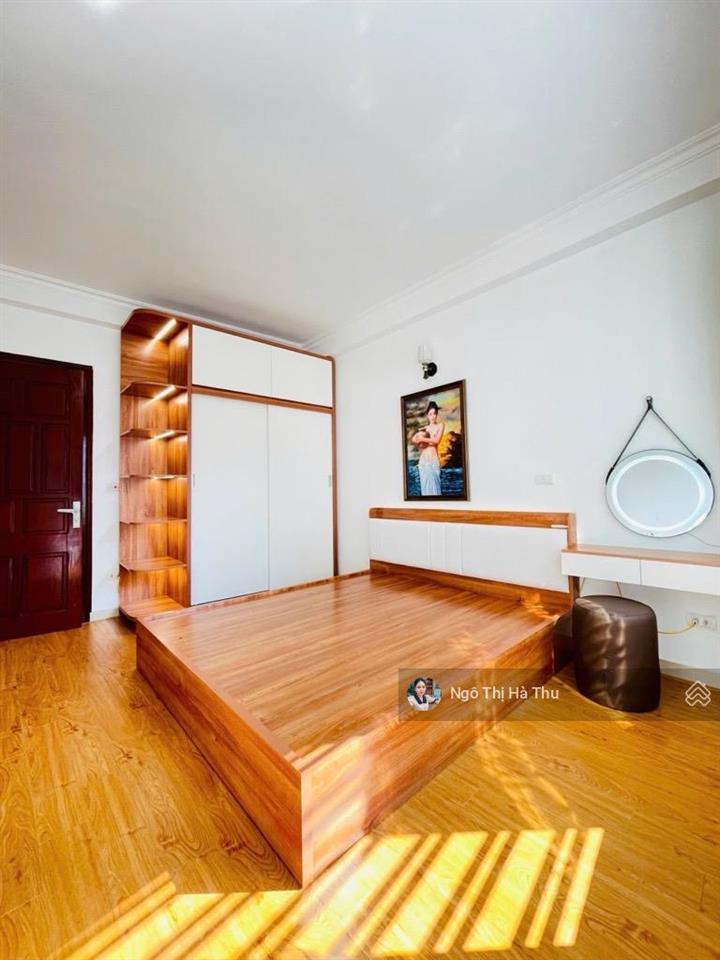 Bán gấp nhà dân xây phố gia quất  bồ đề  long biên. 40m x 5 tầng  7,x tỷ
