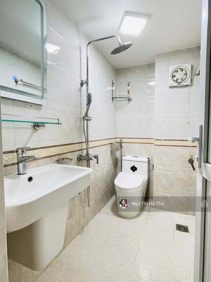Bán gấp nhà dân xây phố gia quất  bồ đề  long biên. 40m x 5 tầng  7,x tỷ