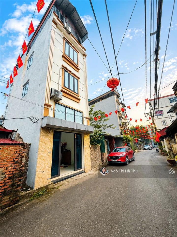 9.5 tỷ còn thương lượng mạnh  có nhà thạch bàn  2 oto tránh nhau  ngõ thông các ngả  bán gấp