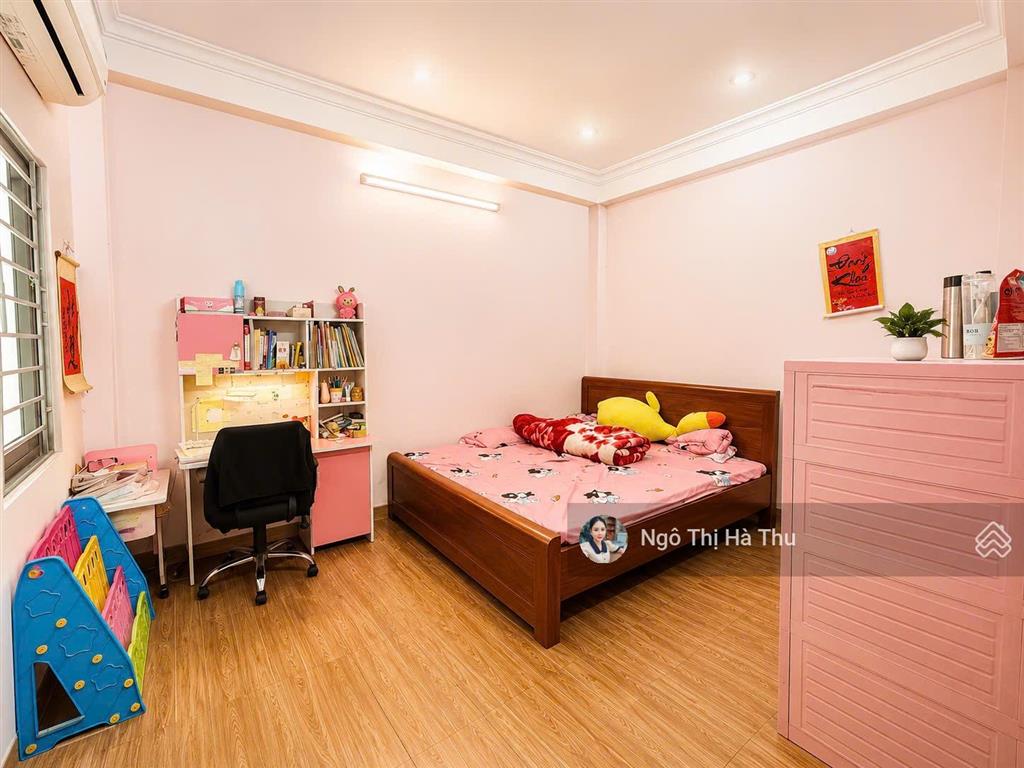 9.5 tỷ còn thương lượng mạnh  có nhà thạch bàn  2 oto tránh nhau  ngõ thông các ngả  bán gấp