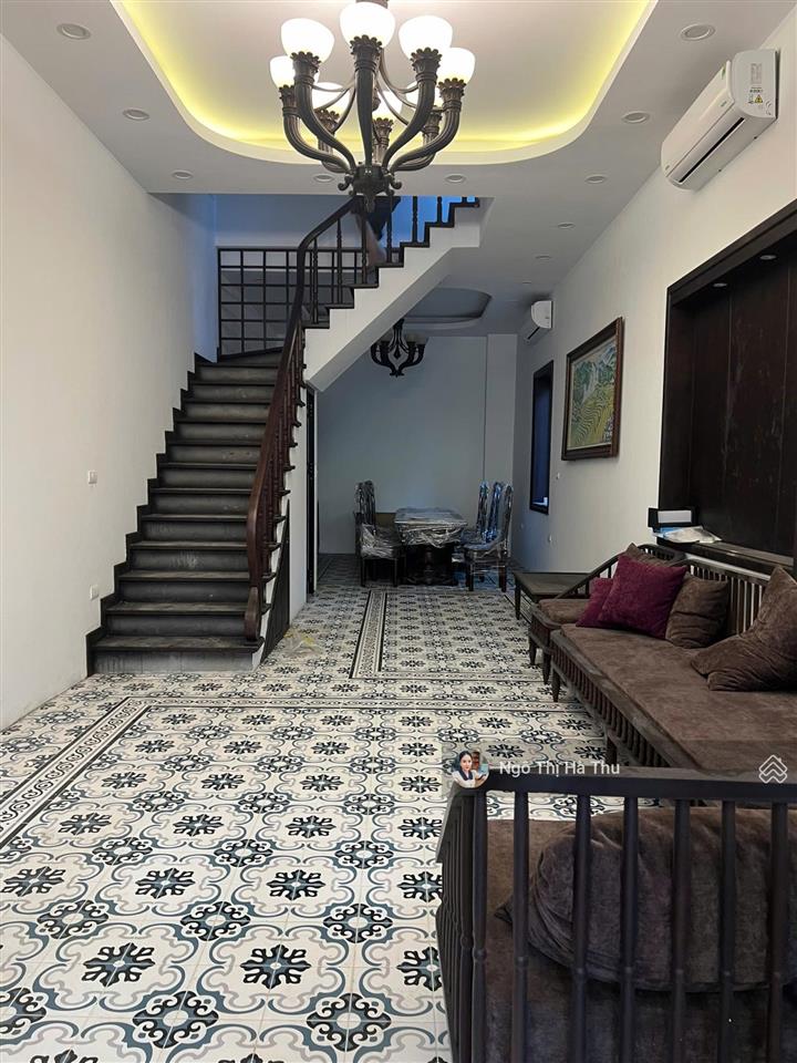 18 triệu/tháng cho thuê nhà nguyên căn 80m2 x 4 tầng ô tô tránh kinh doanh được  ngọc thuỵ  lb