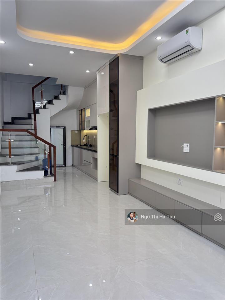 7.8 tỷ có nhà gần 40m2 x 5 tầng mới tinh  full nội thất  ở ngay  phúc lợi  ngõ oto 20m