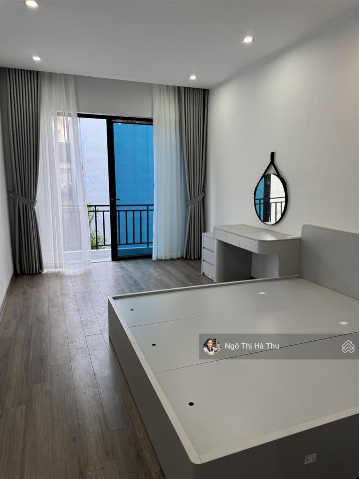 7.8 tỷ có nhà gần 40m2 x 5 tầng mới tinh  full nội thất  ở ngay  phúc lợi  ngõ oto 20m