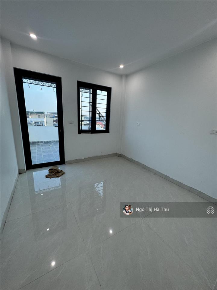 7.8 tỷ có nhà gần 40m2 x 5 tầng mới tinh  full nội thất  ở ngay  phúc lợi  ngõ oto 20m