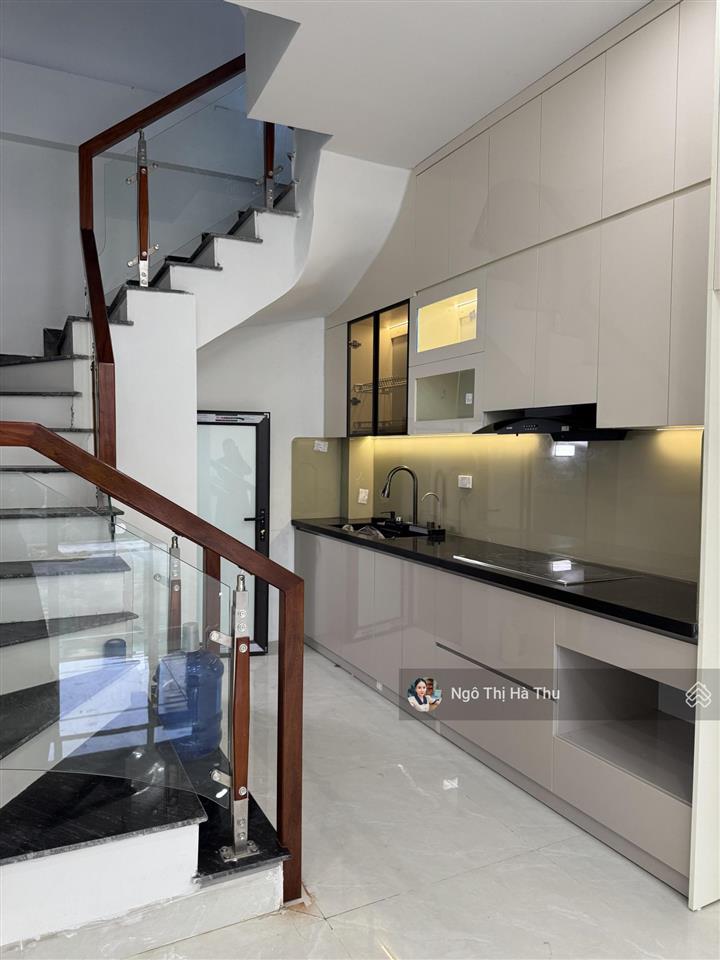 7.8 tỷ có nhà gần 40m2 x 5 tầng mới tinh  full nội thất  ở ngay  phúc lợi  ngõ oto 20m