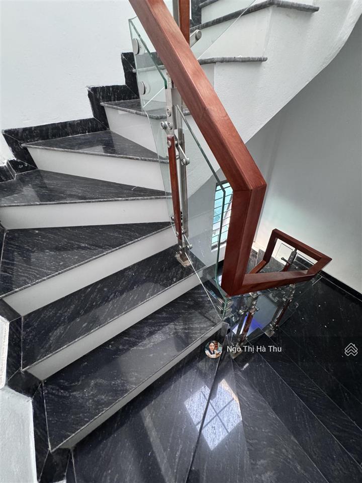 7.8 tỷ có nhà gần 40m2 x 5 tầng mới tinh  full nội thất  ở ngay  phúc lợi  ngõ oto 20m