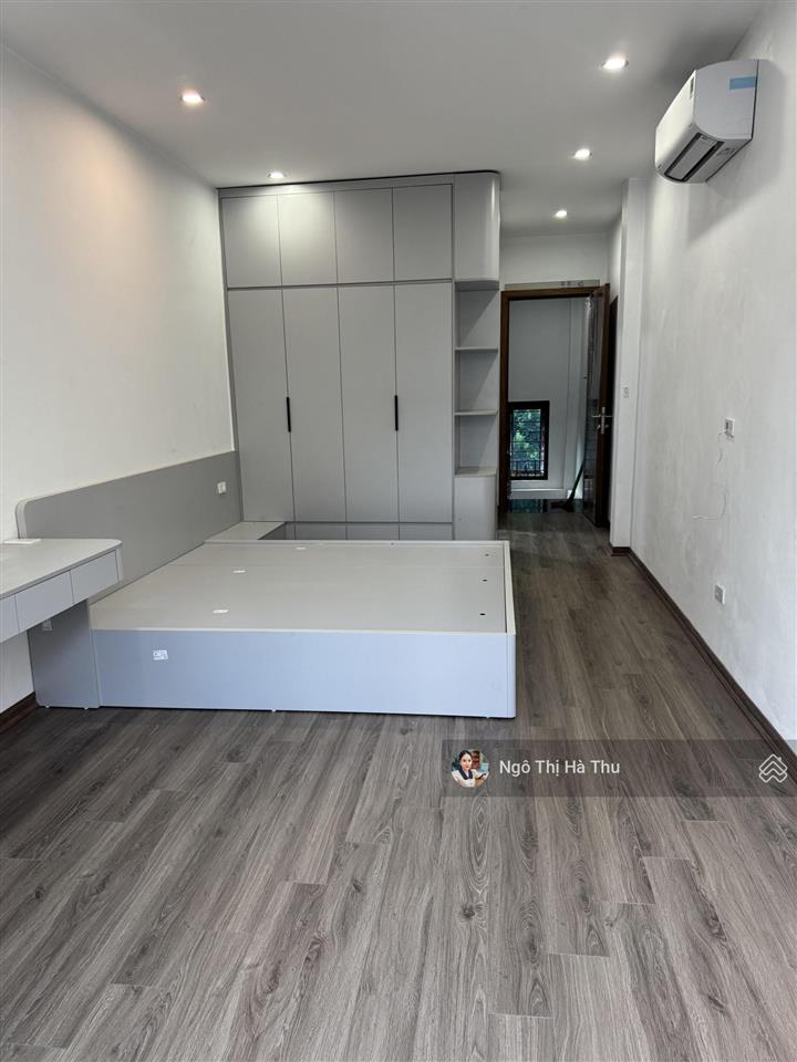 7.8 tỷ có nhà gần 40m2 x 5 tầng mới tinh  full nội thất  ở ngay  phúc lợi  ngõ oto 20m