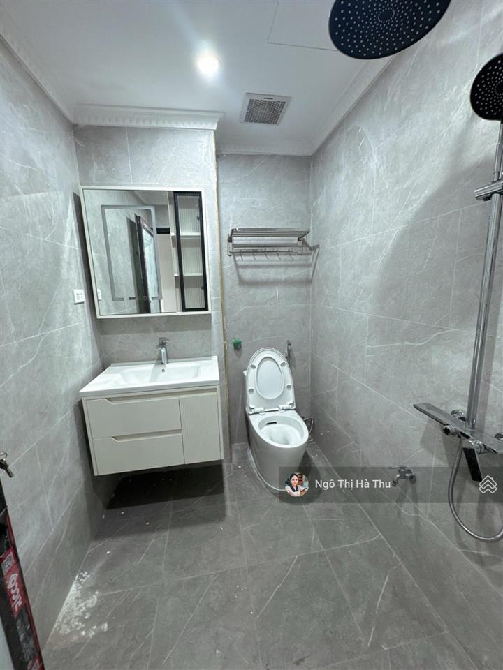 9 tỷ nhỉnh còn thương lượng  có nhà thang máy  mới tinh  gần hồ sài đồng  ngõ thông oto ở ngay
